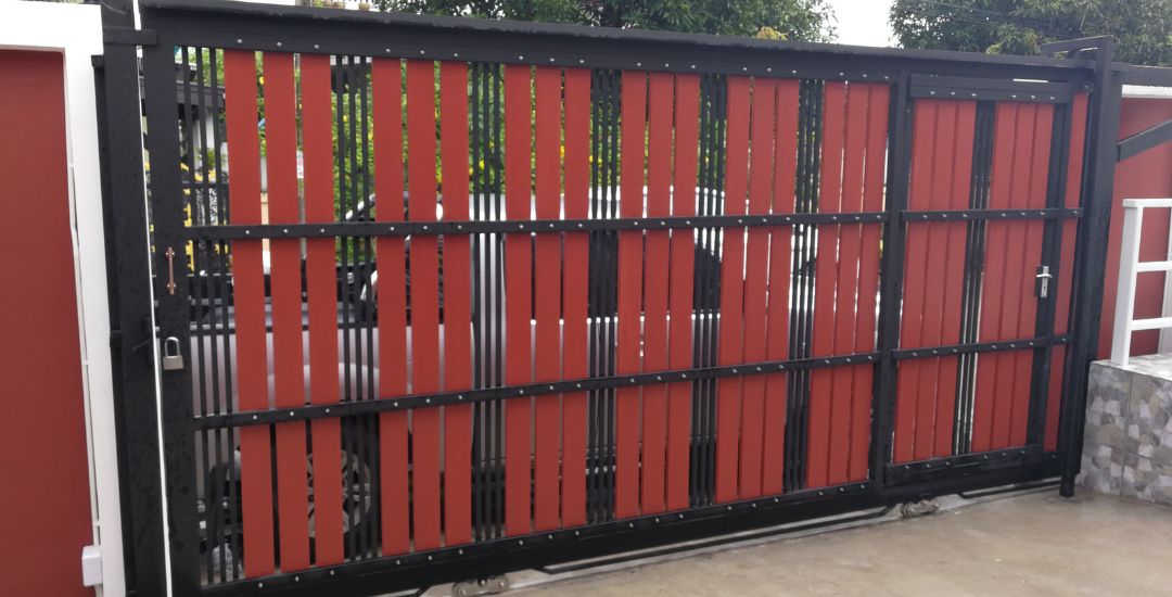 Fabbrica, installazione, manutenzione di porte automatiche TOPP AUTOMAZIONI. Installazione e manutenzione automatismi per accessi carrabili e pedonali. Cancelli a battente, scorrevoli, barriere veicolari, porte sezionali, basculanti, serrande, FAAC, BFT, CAME, TOPP, NICE, GEZE, GENIUSS, DITEC, ENTREMATIC, MANUSA, TRELINEA, PA,