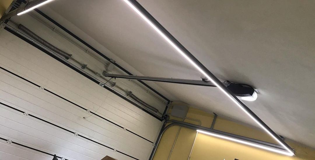 Fabbrica, installazione, manutenzione di porte automatiche TOPP AUTOMAZIONI. Installazione e manutenzione automatismi per accessi carrabili e pedonali. Cancelli a battente, scorrevoli, barriere veicolari, porte sezionali, basculanti, serrande, FAAC, BFT, CAME, TOPP, NICE, GEZE, GENIUSS, DITEC, ENTREMATIC, MANUSA, TRELINEA, PA,