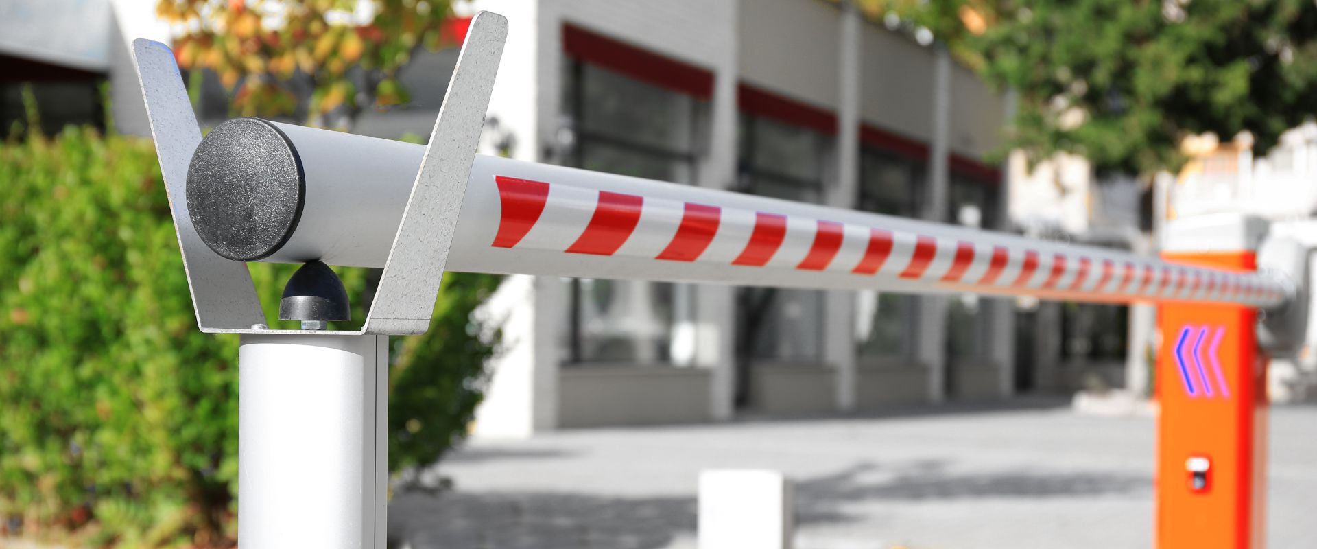 Fabbrica, installazione, manutenzione di porte automatiche TOPP AUTOMAZIONI. Installazione e manutenzione automatismi per ingressi carrabili e pedonali. Cancelli a battente, scorrevoli, barriere veicolari, porte sezionali, basculanti, serrande, FAAC, BFT, CAME, TOPP, NICE, GEZE, GENIUSS, DITEC, ENTREMATIC, MANUSA, TRELINEA, PA,