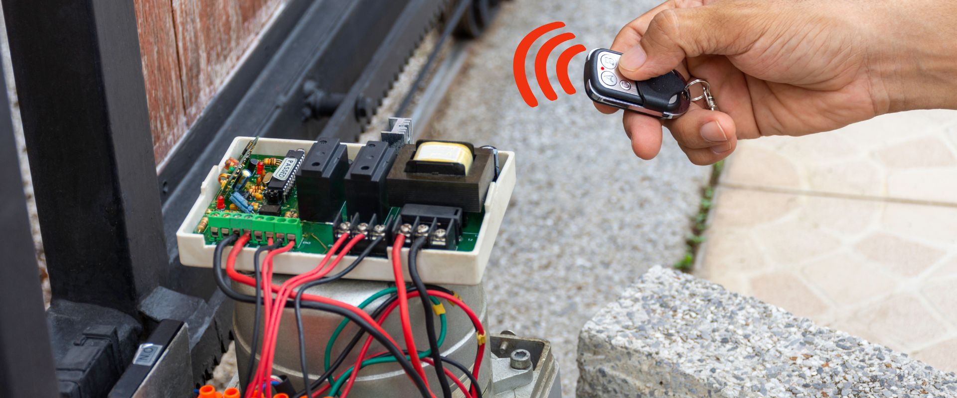 Fabbrica, installazione, manutenzione di porte automatiche TOPP AUTOMAZIONI. Installazione e manutenzione automatismi per ingressi carrabili e pedonali. Cancelli a battente, scorrevoli, barriere veicolari, porte sezionali, basculanti, serrande, FAAC, BFT, CAME, TOPP, NICE, GEZE, GENIUSS, DITEC, ENTREMATIC, MANUSA, TRELINEA, PA,