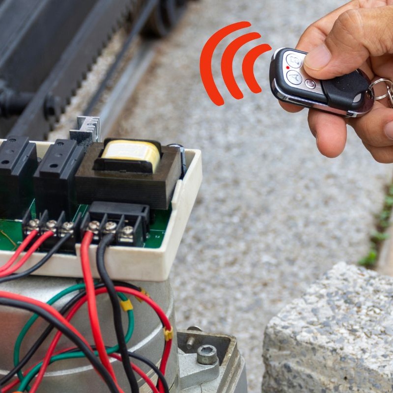 Fabbrica, installazione, manutenzione di porte automatiche TOPP AUTOMAZIONI. Installazione e manutenzione automatismi per ingressi carrabili e pedonali. Cancelli a battente, scorrevoli, barriere veicolari, porte sezionali, basculanti, serrande, FAAC, BFT, CAME, TOPP, NICE, GEZE, GENIUSS, DITEC, ENTREMATIC, MANUSA, TRELINEA, PA,