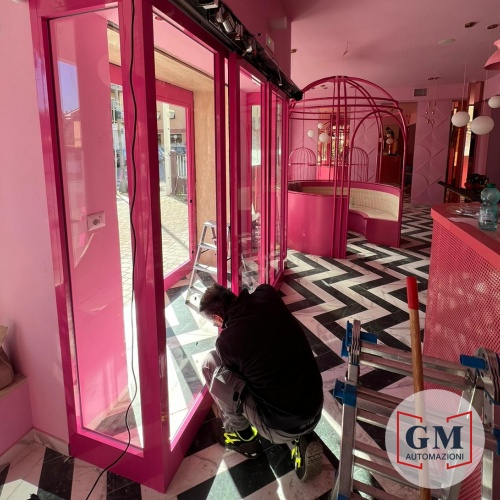 Fabbrica, installazione, manutenzione di porte automatiche TOPP AUTOMAZIONI. Installazione e manutenzione automatismi per ingressi carrabili e pedonali. Cancelli a battente, scorrevoli, barriere veicolari, porte sezionali, basculanti, serrande, FAAC, BFT, CAME, TOPP, NICE, GEZE, GENIUSS, DITEC, ENTREMATIC, MANUSA, TRELINEA, PA,