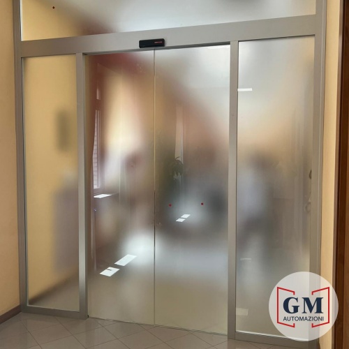 Fabbrica, installazione, manutenzione di porte automatiche TOPP AUTOMAZIONI. Installazione e manutenzione automatismi per ingressi carrabili e pedonali. Cancelli a battente, scorrevoli, barriere veicolari, porte sezionali, basculanti, serrande, FAAC, BFT, CAME, TOPP, NICE, GEZE, GENIUSS, DITEC, ENTREMATIC, MANUSA, TRELINEA, PA,