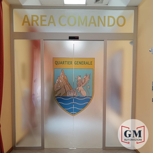 Fabbrica, installazione, manutenzione di porte automatiche TOPP AUTOMAZIONI. Installazione e manutenzione automatismi per ingressi carrabili e pedonali. Cancelli a battente, scorrevoli, barriere veicolari, porte sezionali, basculanti, serrande, FAAC, BFT, CAME, TOPP, NICE, GEZE, GENIUSS, DITEC, ENTREMATIC, MANUSA, TRELINEA, PA,