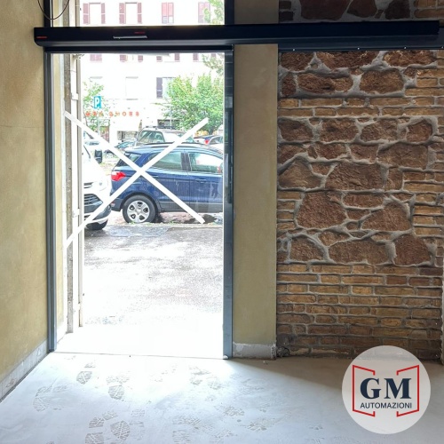 Fabbrica, installazione, manutenzione di porte automatiche TOPP AUTOMAZIONI. Installazione e manutenzione automatismi per ingressi carrabili e pedonali. Cancelli a battente, scorrevoli, barriere veicolari, porte sezionali, basculanti, serrande, FAAC, BFT, CAME, TOPP, NICE, GEZE, GENIUSS, DITEC, ENTREMATIC, MANUSA, TRELINEA, PA,