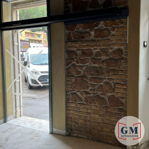 Fabbrica, installazione, manutenzione di porte automatiche TOPP AUTOMAZIONI. Installazione e manutenzione automatismi per ingressi carrabili e pedonali. Cancelli a battente, scorrevoli, barriere veicolari, porte sezionali, basculanti, serrande, FAAC, BFT, CAME, TOPP, NICE, GEZE, GENIUSS, DITEC, ENTREMATIC, MANUSA, TRELINEA, PA,