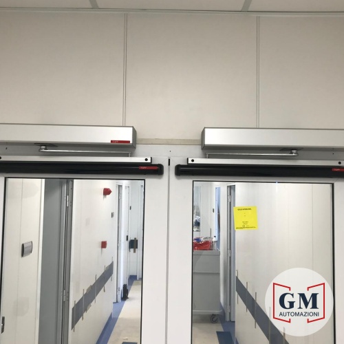Fabbrica, installazione, manutenzione di porte automatiche TOPP AUTOMAZIONI. Installazione e manutenzione automatismi per ingressi carrabili e pedonali. Cancelli a battente, scorrevoli, barriere veicolari, porte sezionali, basculanti, serrande, FAAC, BFT, CAME, TOPP, NICE, GEZE, GENIUSS, DITEC, ENTREMATIC, MANUSA, TRELINEA, PA,