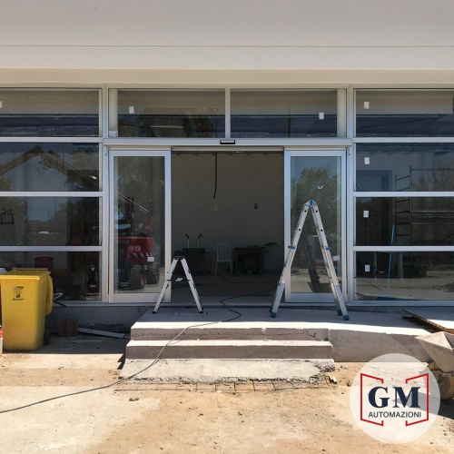 Fabbrica, installazione, manutenzione di porte automatiche TOPP AUTOMAZIONI. Installazione e manutenzione automatismi per ingressi carrabili e pedonali. Cancelli a battente, scorrevoli, barriere veicolari, porte sezionali, basculanti, serrande, FAAC, BFT, CAME, TOPP, NICE, GEZE, GENIUSS, DITEC, ENTREMATIC, MANUSA, TRELINEA, PA,