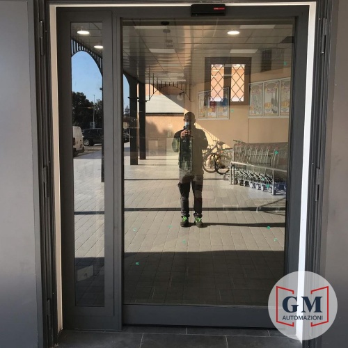 Fabbrica, installazione, manutenzione di porte automatiche TOPP AUTOMAZIONI. Installazione e manutenzione automatismi per ingressi carrabili e pedonali. Cancelli a battente, scorrevoli, barriere veicolari, porte sezionali, basculanti, serrande, FAAC, BFT, CAME, TOPP, NICE, GEZE, GENIUSS, DITEC, ENTREMATIC, MANUSA, TRELINEA, PA,