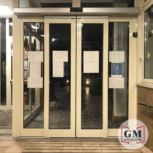 Fabbrica, installazione, manutenzione di porte automatiche TOPP AUTOMAZIONI. Installazione e manutenzione automatismi per ingressi carrabili e pedonali. Cancelli a battente, scorrevoli, barriere veicolari, porte sezionali, basculanti, serrande, FAAC, BFT, CAME, TOPP, NICE, GEZE, GENIUSS, DITEC, ENTREMATIC, MANUSA, TRELINEA, PA,