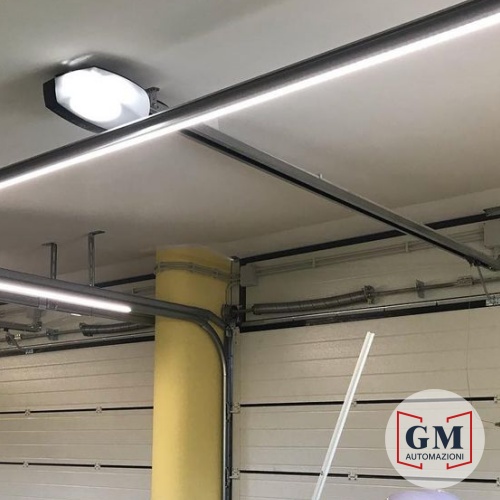 Fabbrica, installazione, manutenzione di porte automatiche TOPP AUTOMAZIONI. Installazione e manutenzione automatismi per ingressi carrabili e pedonali. Cancelli a battente, scorrevoli, barriere veicolari, porte sezionali, basculanti, serrande, FAAC, BFT, CAME, TOPP, NICE, GEZE, GENIUSS, DITEC, ENTREMATIC, MANUSA, TRELINEA, PA,
